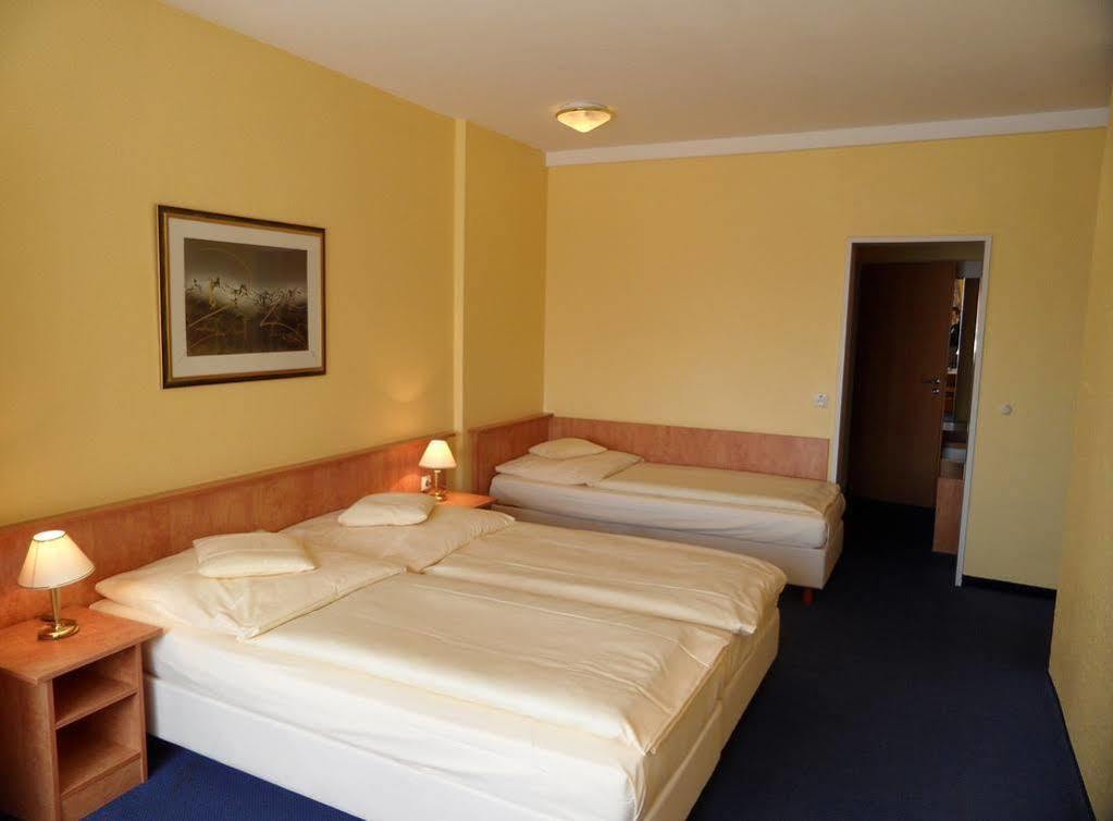 Friends Hotel Kerpen Керпен Екстериор снимка