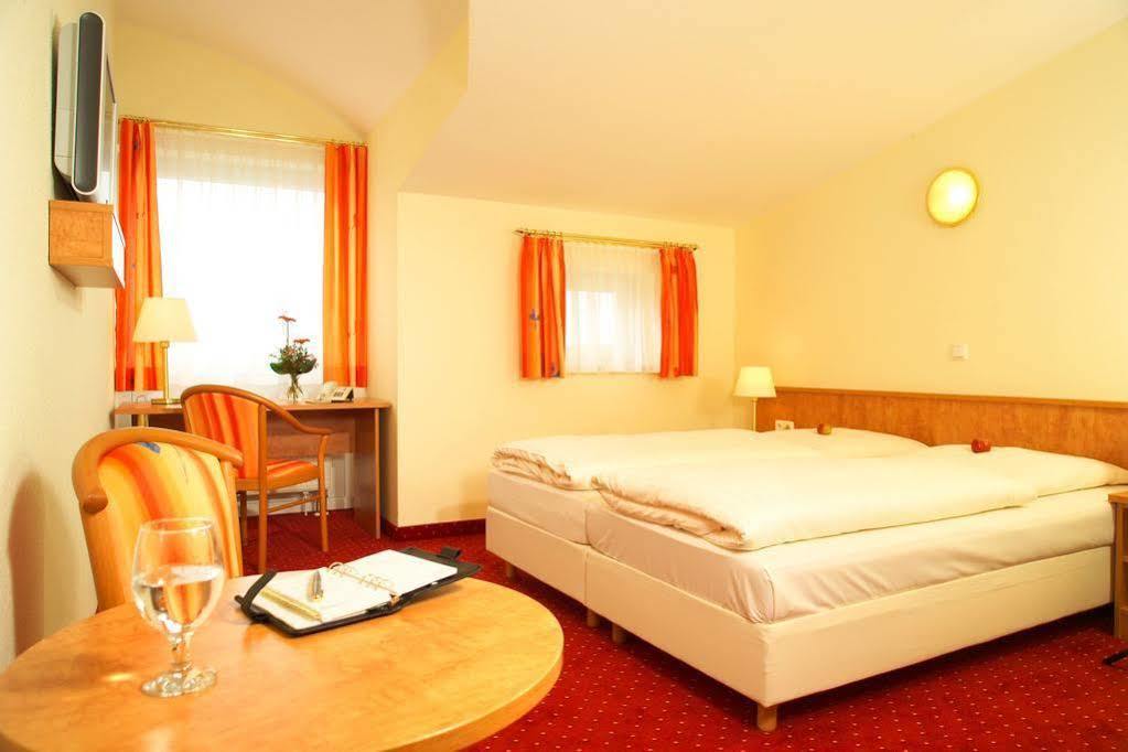 Friends Hotel Kerpen Керпен Екстериор снимка