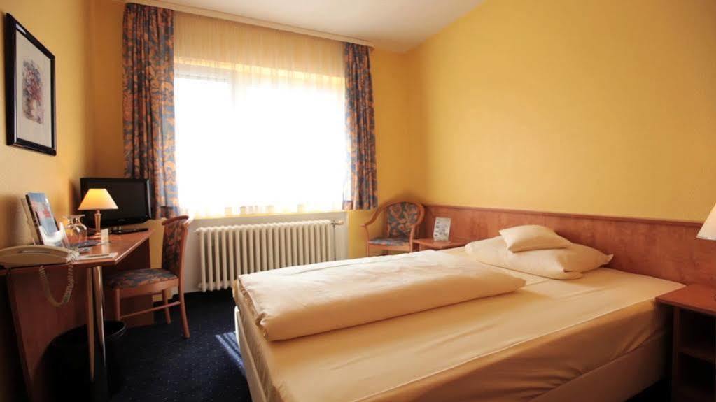 Friends Hotel Kerpen Керпен Екстериор снимка