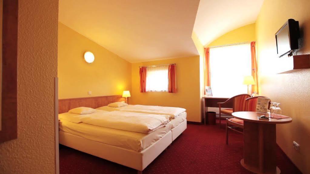 Friends Hotel Kerpen Керпен Екстериор снимка