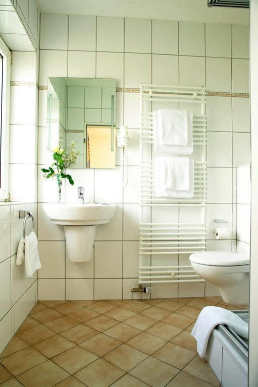 Friends Hotel Kerpen Керпен Екстериор снимка